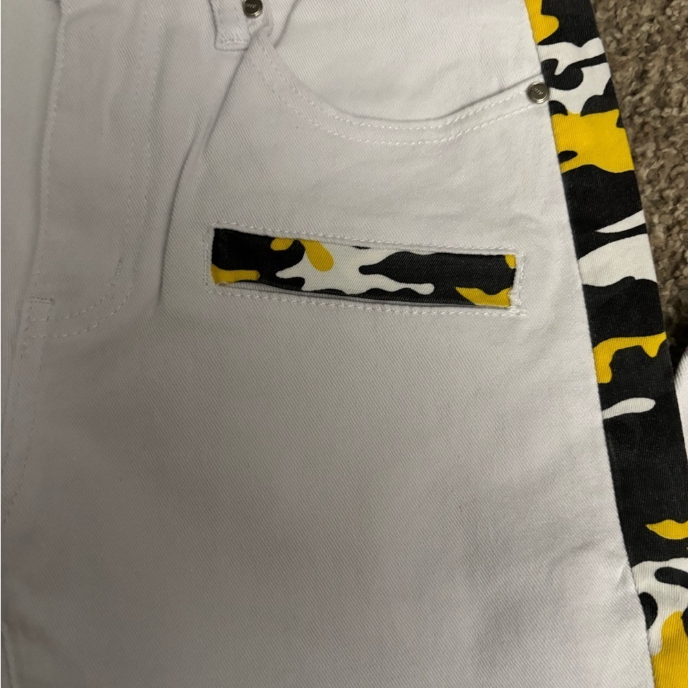 Stylish White Camo Accent Men's Skinny Jeans - Picture 6 of 6